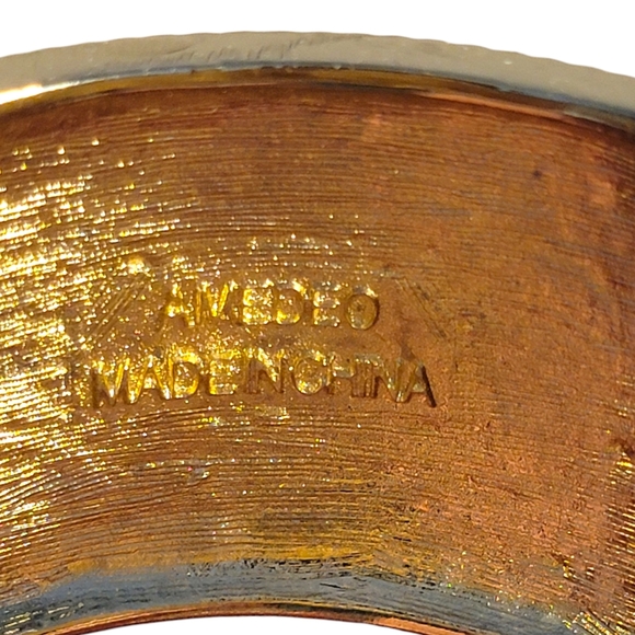 Amedeo NYC 14K GP Oval Cornelian Cameo Hinged Cuff Bangle Bracelet White & Gold - Picture 6 of 6